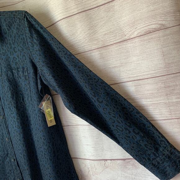 Code Bleu Long Sleeve Button Up Shirt Leopard Animal Print Pockets Size Small - Picture 6 of 10